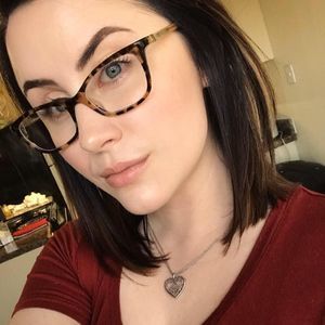 Meet your Posher, Caitlin